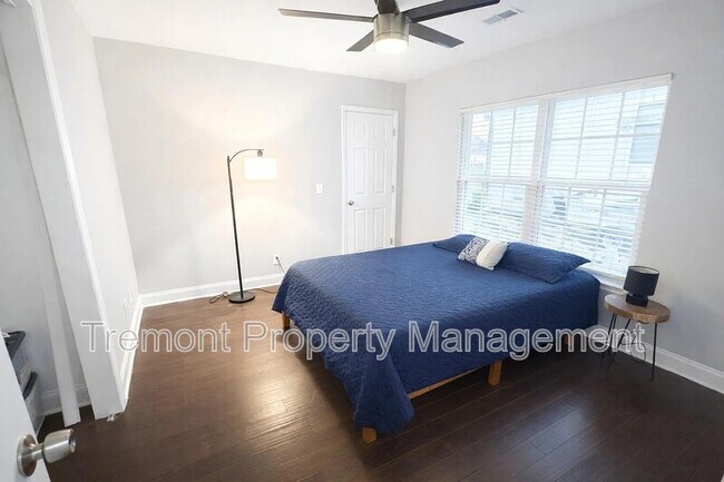 Building Photo - 1903 E 13th St