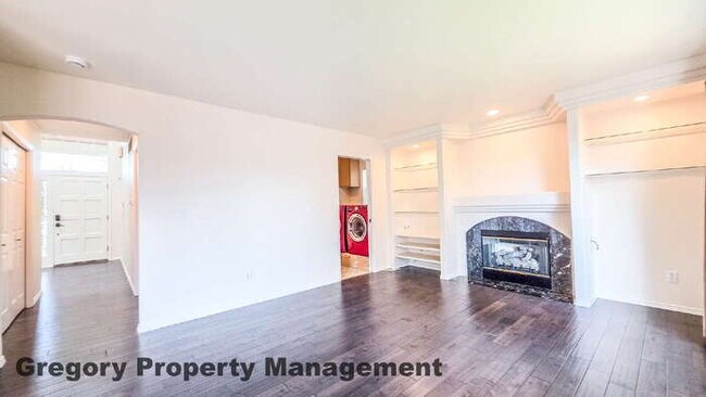 Building Photo - Light and Bright Home in the Desirable Upland View Neighborhood