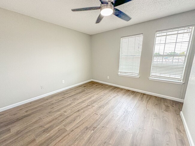Building Photo - 2 Bedroom, 2.5 Bathroom Boardwalk Condo Near Baylor!