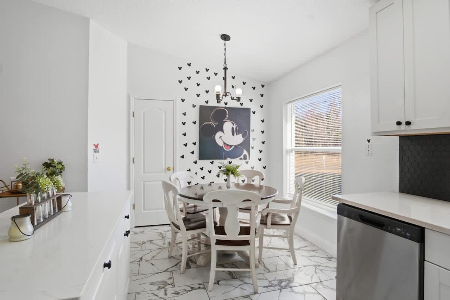 Building Photo - 242 Blue Jay Way