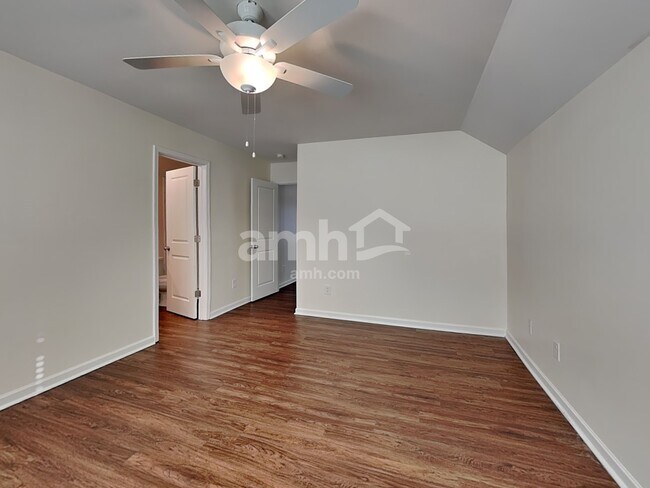 Building Photo - 307 Camp dr