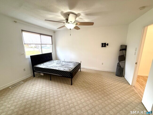 Building Photo - 9 Watch Hill Cir