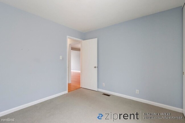 Building Photo - 2 br, 1 bath Condo - 2286 Greendale Dr, So...