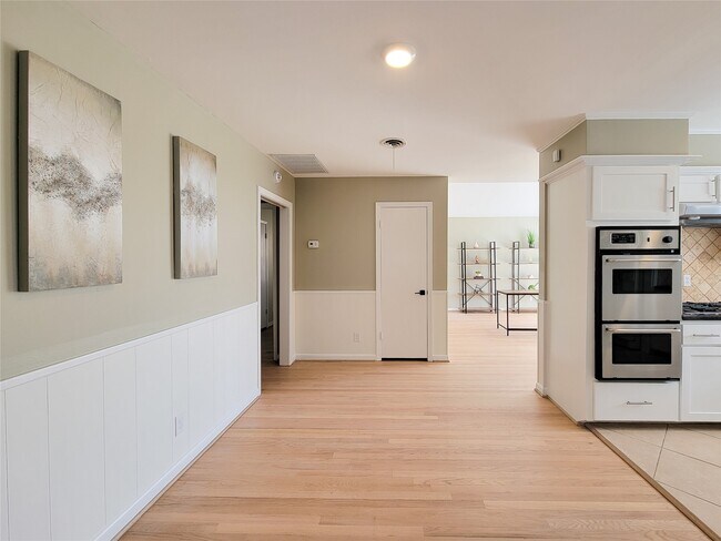 Building Photo - 2318 Ansbury Dr