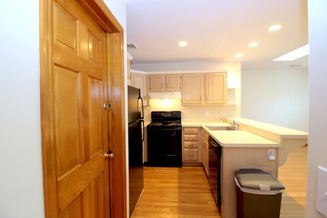 Building Photo - 107 Saugatuck Ave