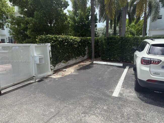 Building Photo - 1045 10th St