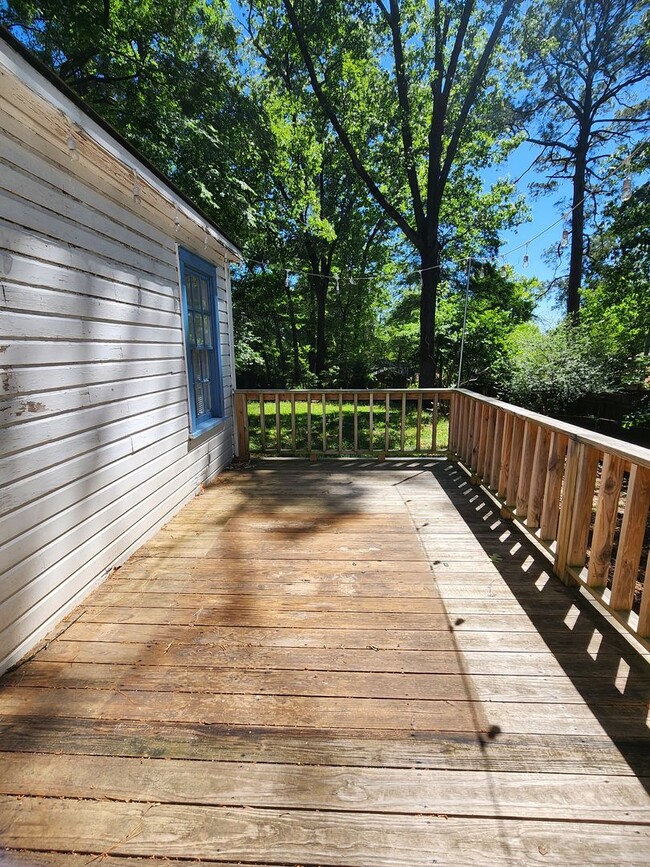 Building Photo - 215 E Washington St