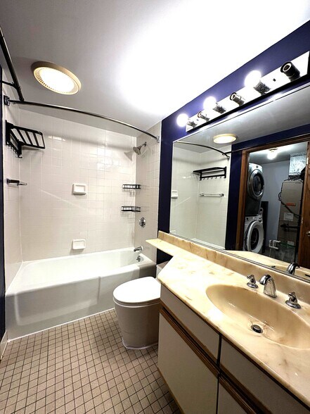 Building Photo - 28 Parkman St