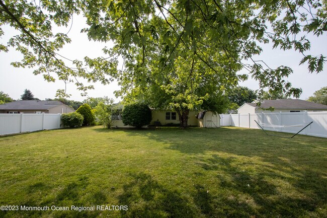Building Photo - 49 Williamsburg Dr