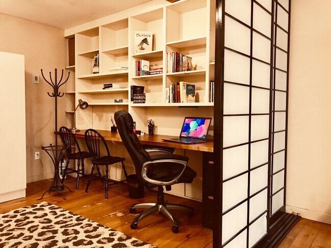 Building Photo - 4 Main St