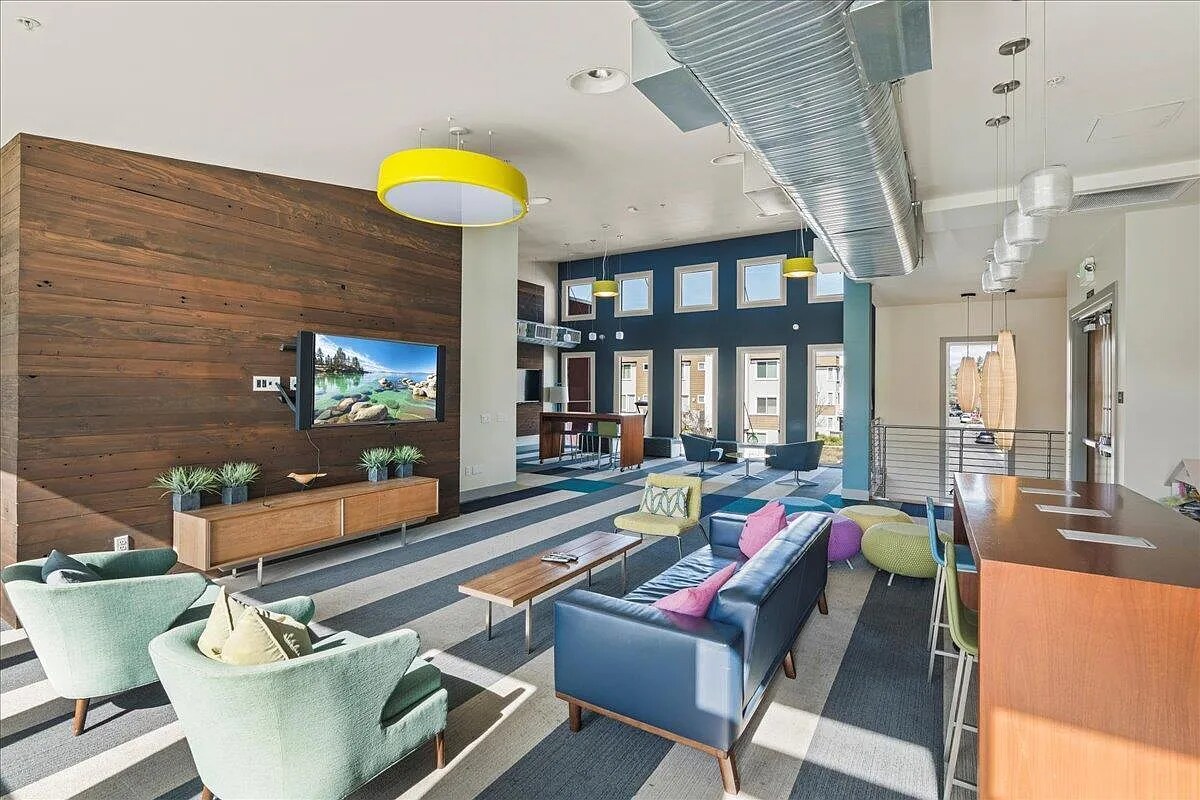 Building Photo - 5925 Charlotte Dr