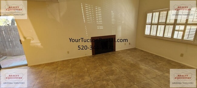 Building Photo - 1st Ave & Limberlost Dr - 2 Beds/ 1.5 Bath...