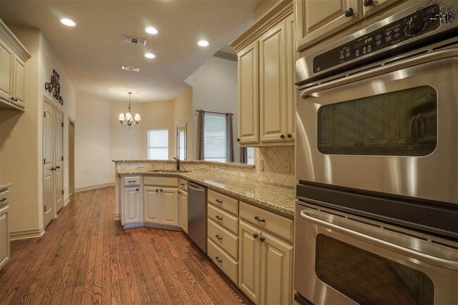 Building Photo - 8 Maplewood Ct