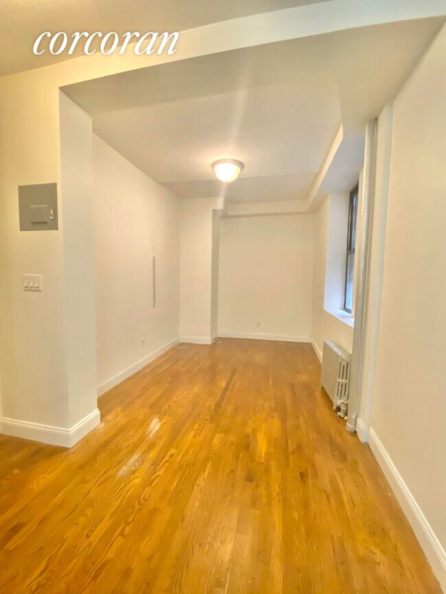 Primary Photo - 413 E 69th St