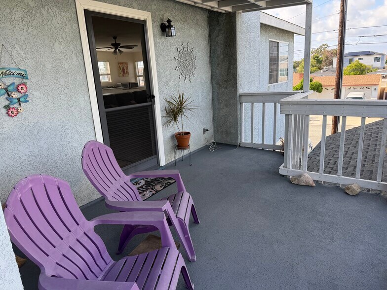private balcony - 14902 Eastwood Ave