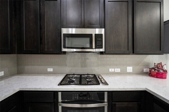 Building Photo - 24238 Golden Fallow Dr