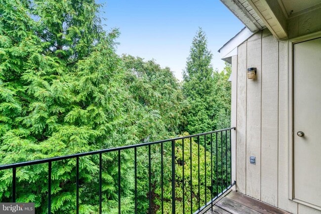 Building Photo - 7729 Inversham Dr