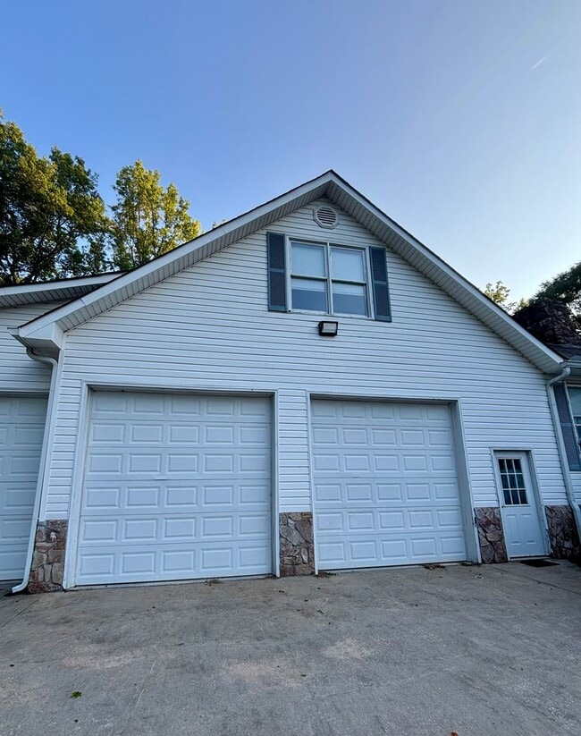 Primary Photo - 180 Eastin Rd