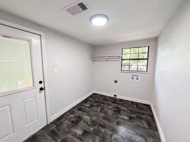 Building Photo - 1125 N Tannahill St