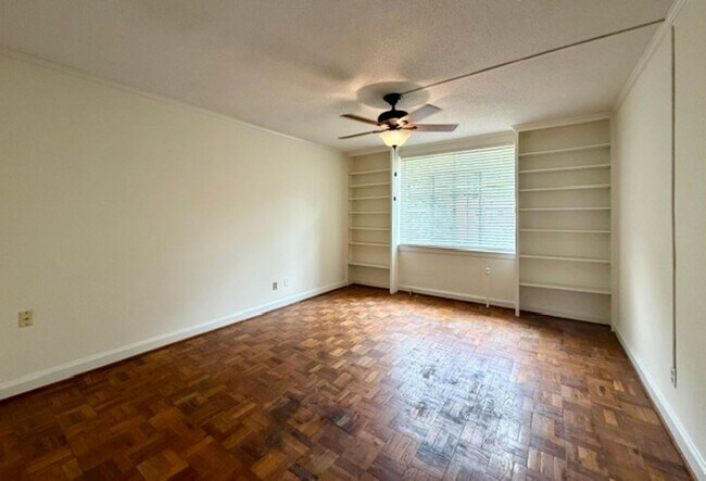 Building Photo - 1/2 MONTH OFF SPECIAL - Dilworth -Historic Myrtle Sq 1 bed 1 bath condo