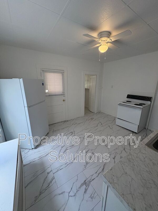 Building Photo - 718-720 Archbald St