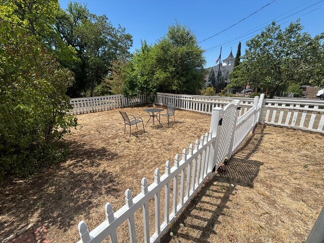 Building Photo - 1743-1745 SE Jackson St