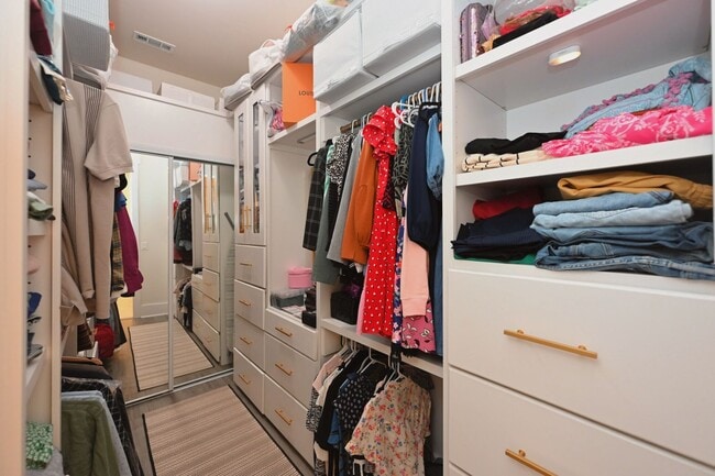 Building Photo - **EXECUTIVE HOME IN WILLIAMSON COUNTY WITH RARE WALK-OUT BASEMENT AND TONS OF STORAGE**