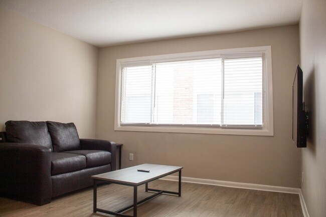 Interior Photo - 108 E Healey St