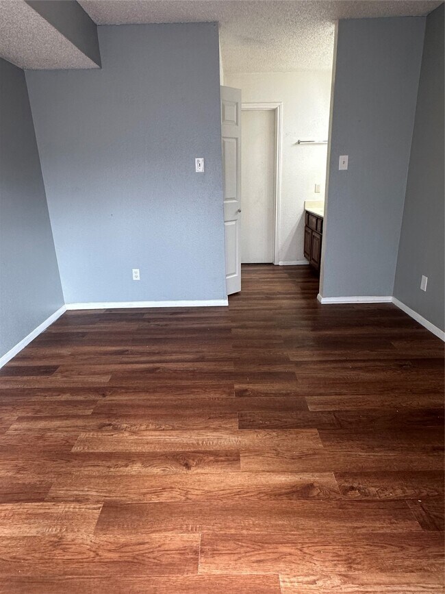 Building Photo - 200 Pecan Dr