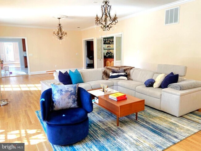 Building Photo - 9809 Hall Rd