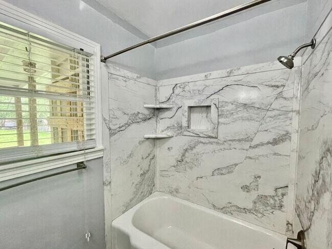 Building Photo - Fully Updated & Unbeatable Location
