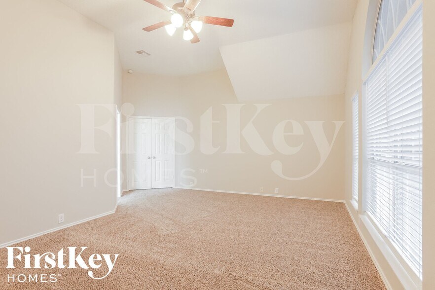 Building Photo - 5411 Baldwin Elm St