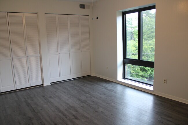 Building Photo - 6145 Leesburg Pike