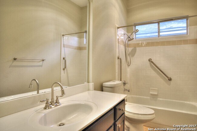 Building Photo - 4 Bedroom/2 Bath Auburn Oaks Subdivision