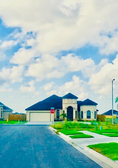 Building Photo - 3873 Tolosa St