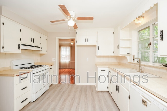 Building Photo - 13790 Cedar Rd