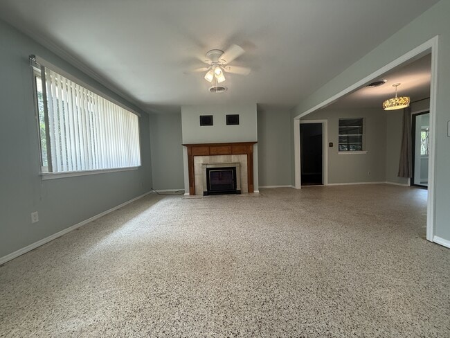 Building Photo - 2803 Smilax Ave