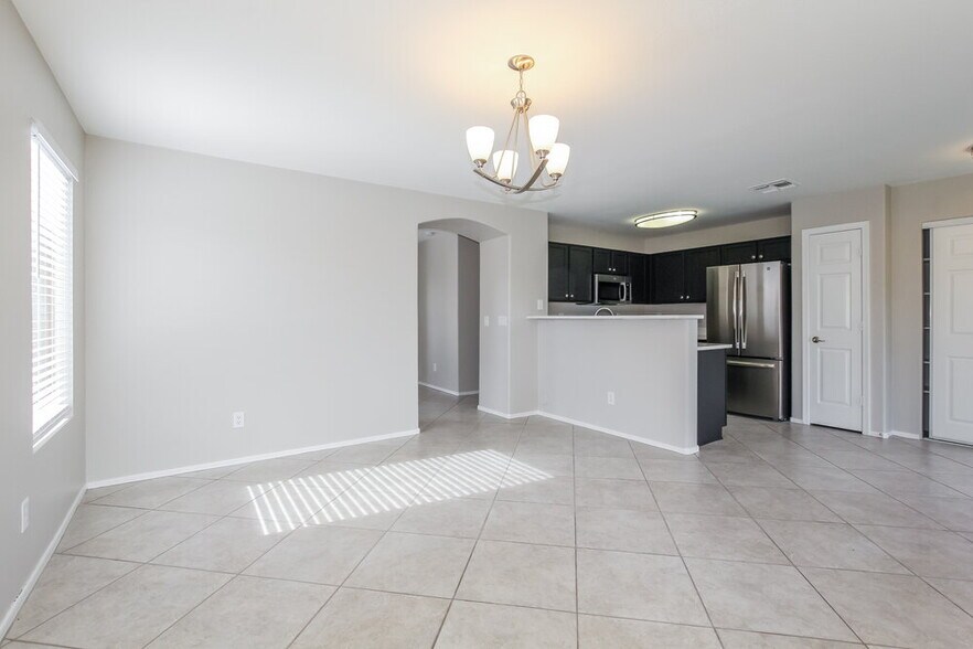 Building Photo - 9561 N 85th Dr