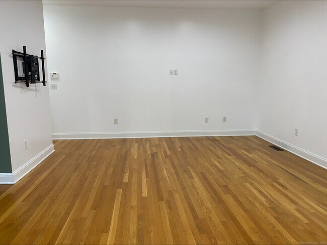 Building Photo - 40 Copper Square Dr