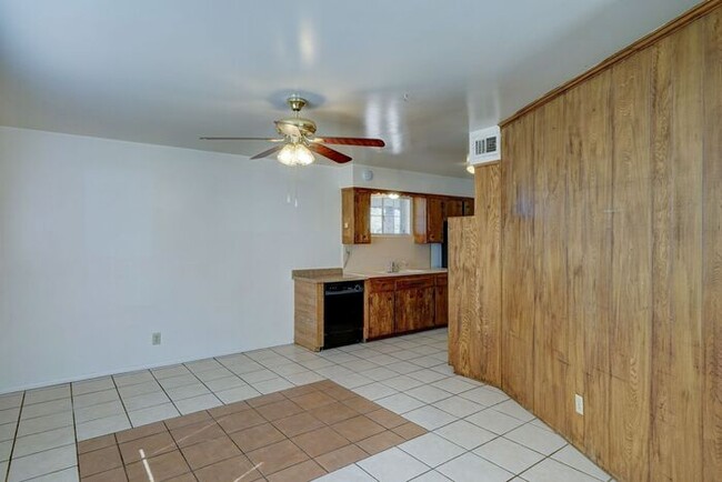 Building Photo - $500 OFF FIRST MONTH RENT! READY TO VIEW N...