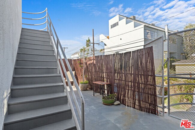 Building Photo - 1015 Marine St