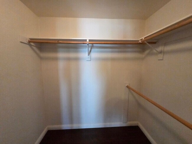 Building Photo - Cozy 3 Bedroom Single Story Home with a Den