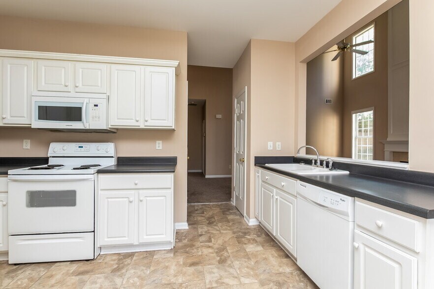Building Photo - 2373 Bancroft Way