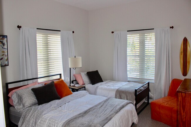 Building Photo - 1150 Town Center Dr