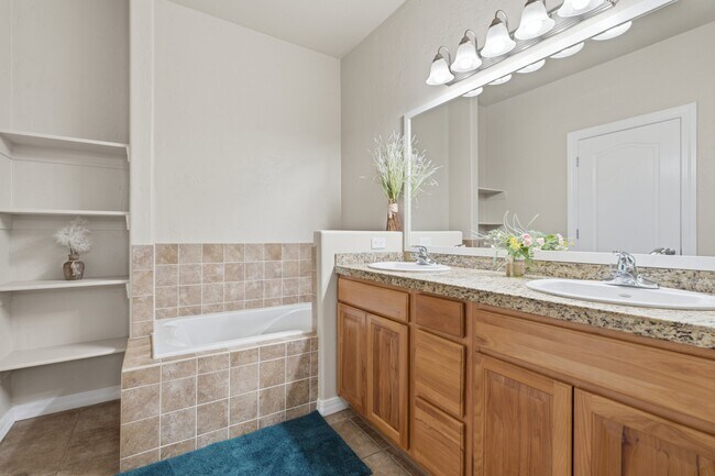 Building Photo - 1285 Claremont Dr