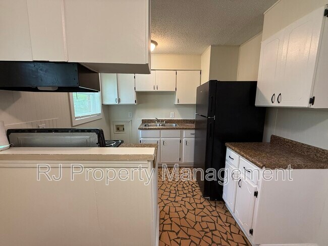 Building Photo - 4277 Falcon Cove