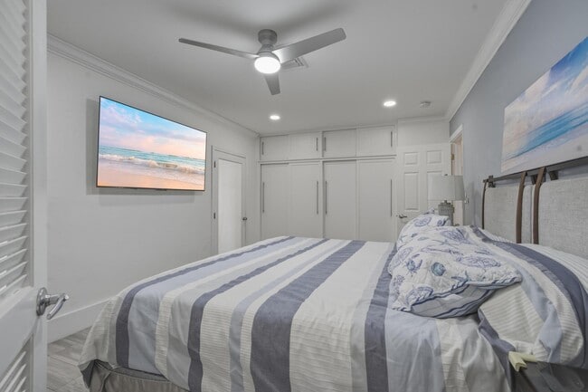 Building Photo - 3036 NE 19th St