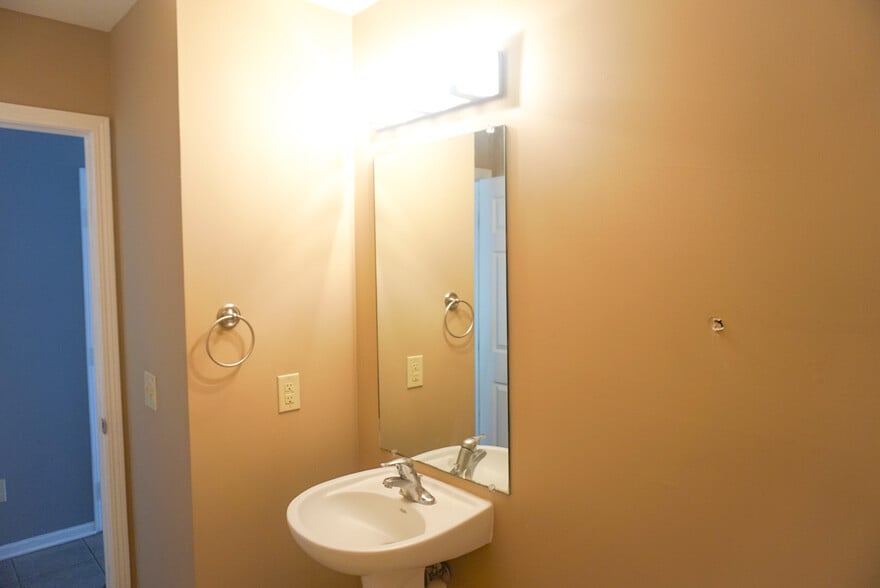 Building Photo - 3633 McLaughlin Dr