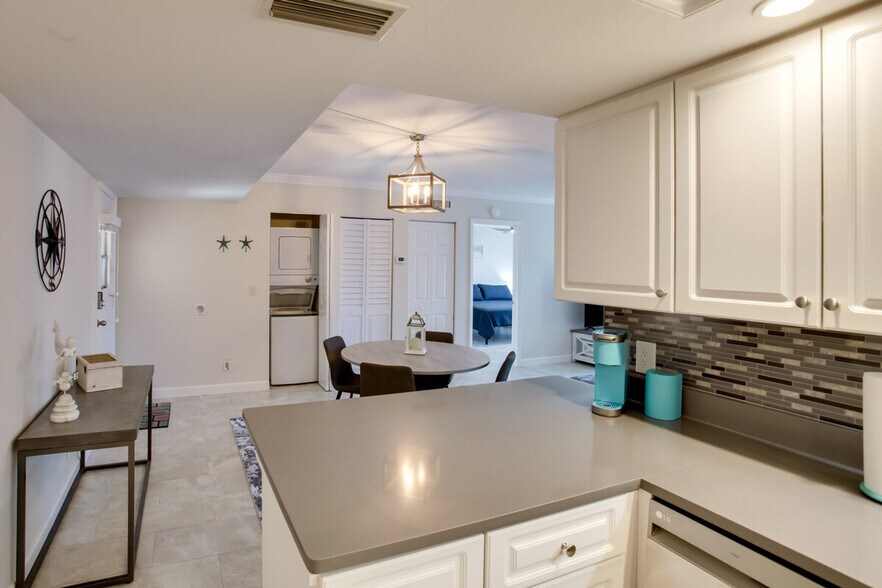 Building Photo - 12491 McGregor Blvd