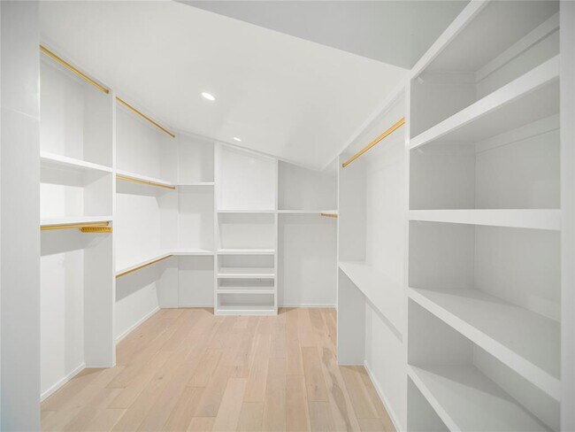 Building Photo - 2107 Brackenridge St